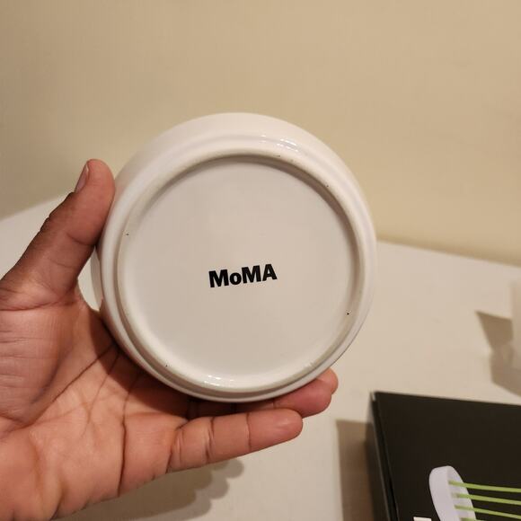 MoMA Museum of Modern Art Table Top White Blossom Bud Vase Minimalist 2013 NIB - Picture 3 of 5